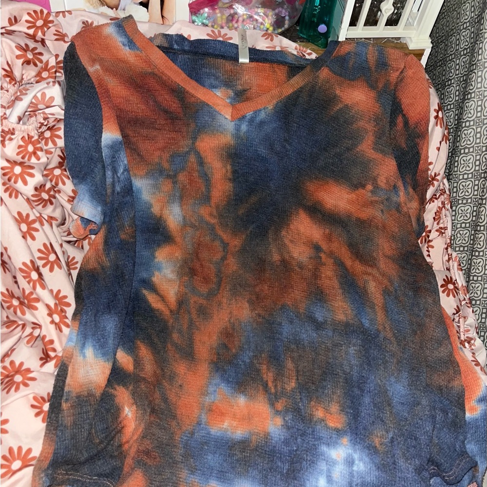 Celeste Tie-Dye V-Neck Short Sleeve Top in Blue and Orange
